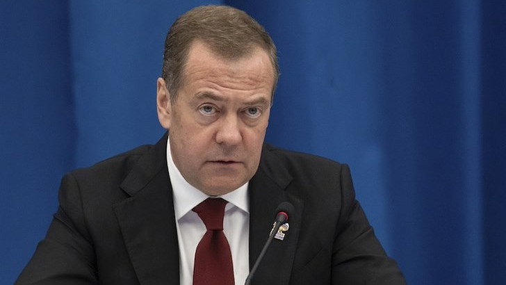Дмитрий Медведев : Все повече държави ще се сдобият с ядрени оръжия