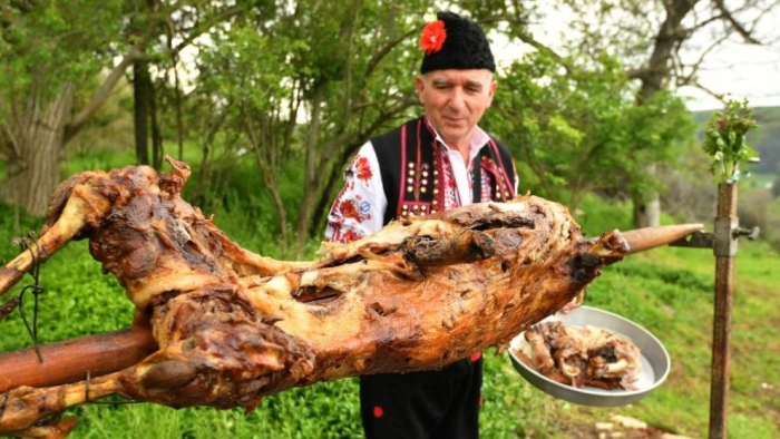 Близо 205 000 българи празнуват имен ден на Гергьовден