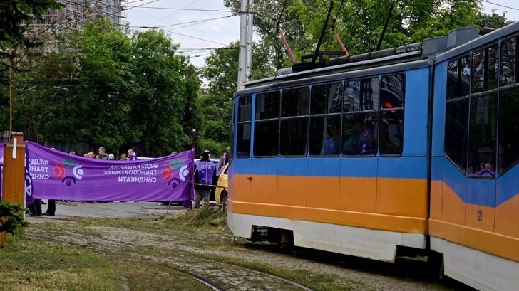 Шести ден без наземен транспорт в София