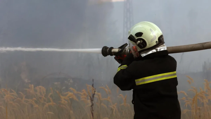Все още има активни огнища на пожара в Пирин