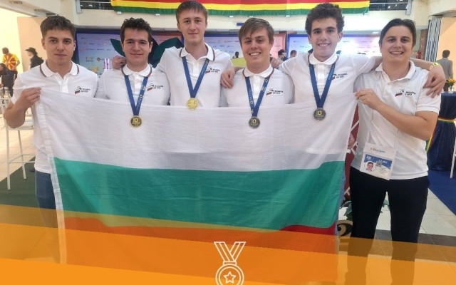 Българският национален отбор по информатика с нови златни медали