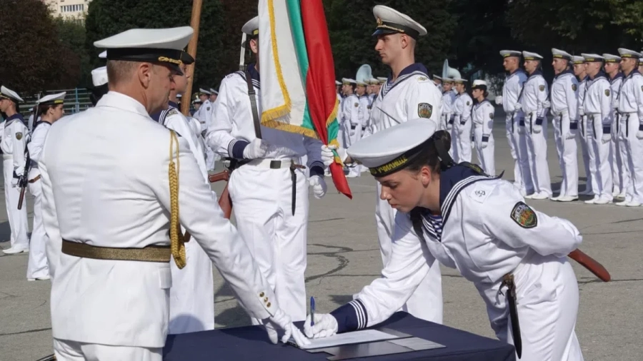 Под пагон и с мисия: Приеха новите военни лекари и медицински сестри