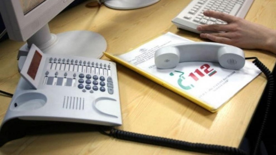 Стотици сигнали за пожари блокираха 112