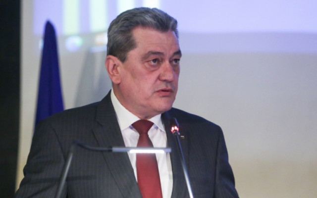 Валят глоби за хърлени фасове от коли