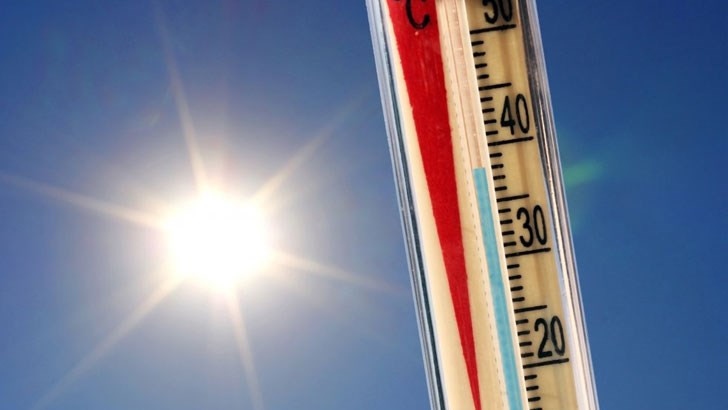 Жълт код за горещо време в 10 области на страната