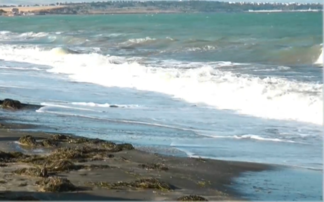 Трагедия на Слънчака: Бурното море погълна 14-годишно момче и братовчед му, издирват ги трети де