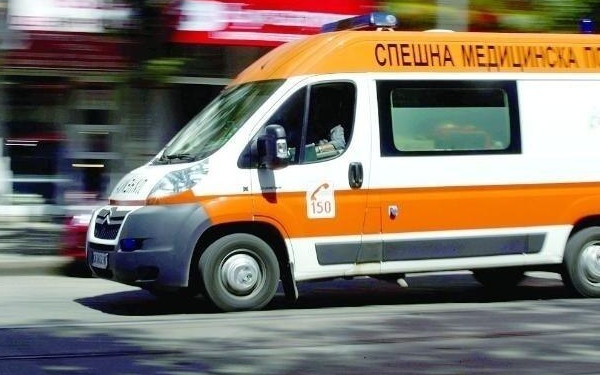 Автобус помете 70-годишна баба във Варна