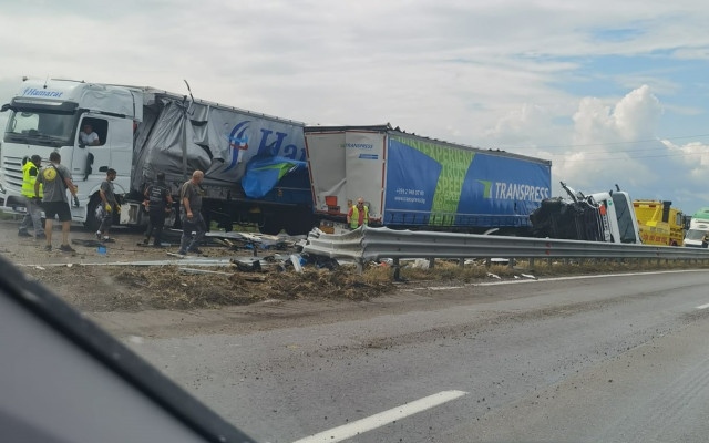 Катастрофи с тирове спряха движението по АМ „Хемус” и в двете посоки