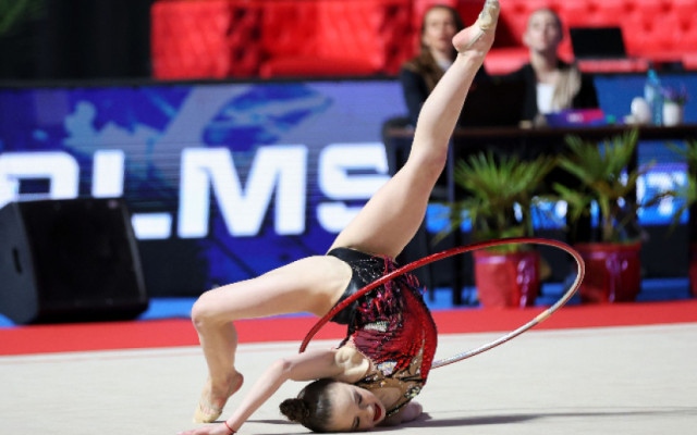 Стилияна Николова се класира за финалите на обръч и на топка на Световно в Бразилия