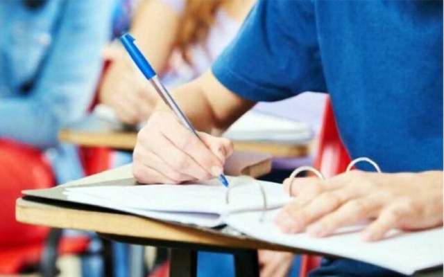 Зрелостниците са на поправителна матура по БЕЛ, падна се вариант 11