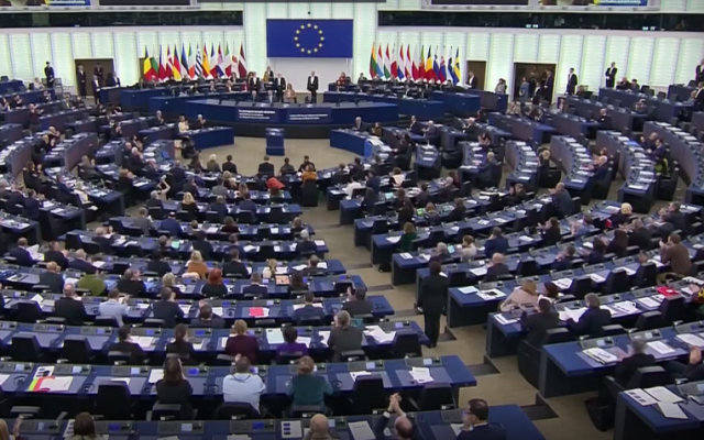 Две от групите в ЕП подготвят нов вот на недоверие срещу Фон дер Лайен