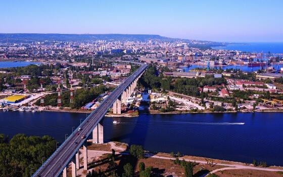 Двама мъже с опит за скок от Аспаруховия мост, единият е спасен, другият успял