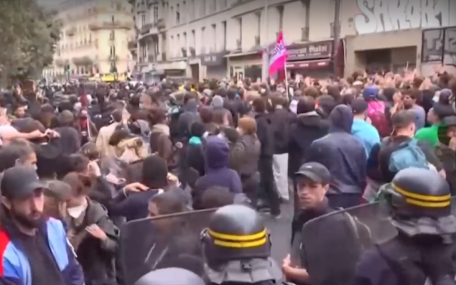 Франция блокирана от стачки и протести: В "деня на гнева" - сблъсъци с полицията и арестувани