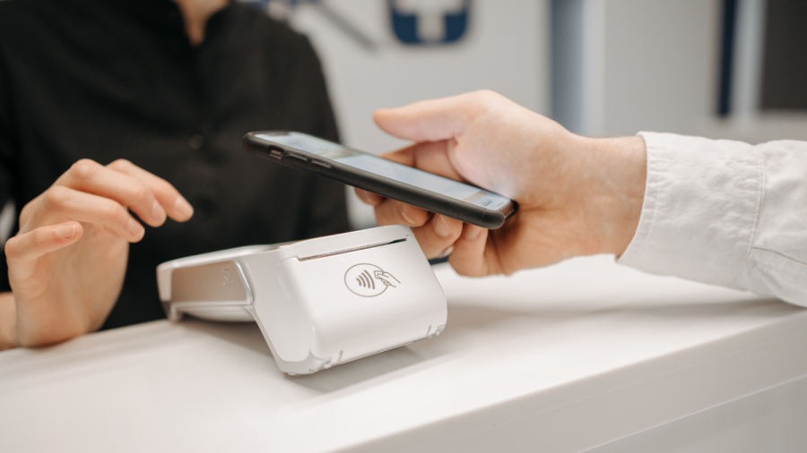 Обмудсманът съветва хората след 1 януари 2026 г. да плащат с карти