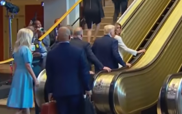 Заговор? Мистерия с ескалатор в ООН с Мелания и Доналд Тръмп ВИДЕО