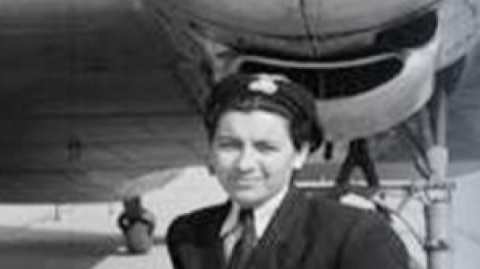 Откриха паметник на първата българска жена пилот в родното ѝ село