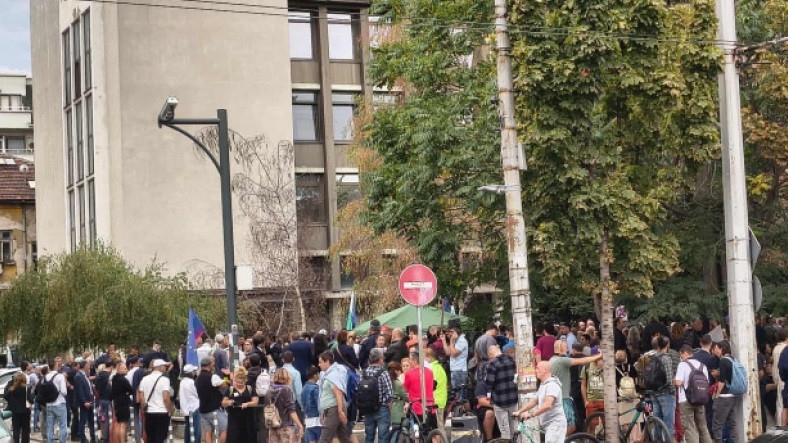 Протест пред централата на ДПС - НН в защита на варненския кмет Коцев