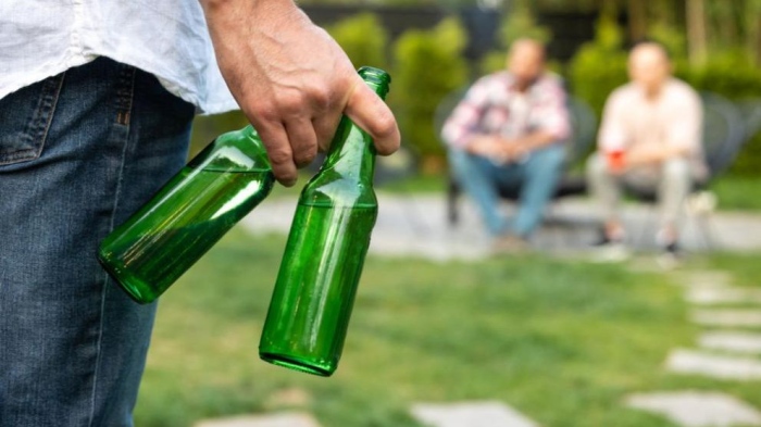 Забраната за консумация на алкохол на открито в Шумен остава