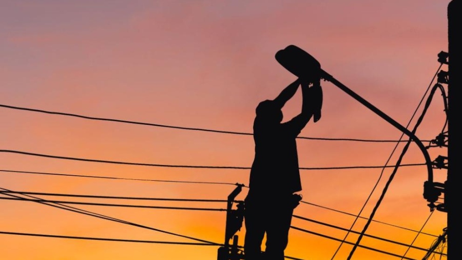 Столичната община ще модернизира уличното осветление в 14 района на София