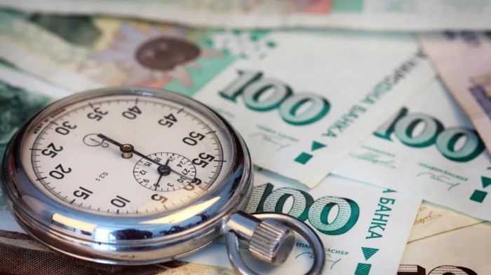 Защо младите затъват в дългове?