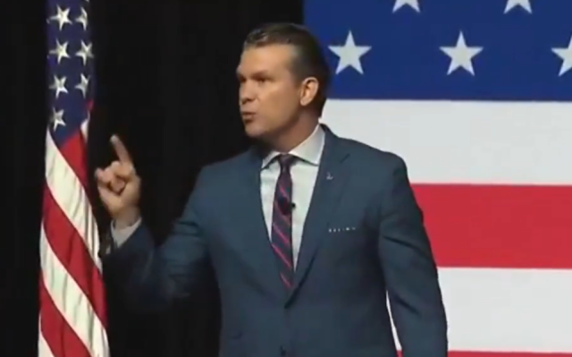 Хегсет вади от армията брадатите, дебелите и момчетата с рокли