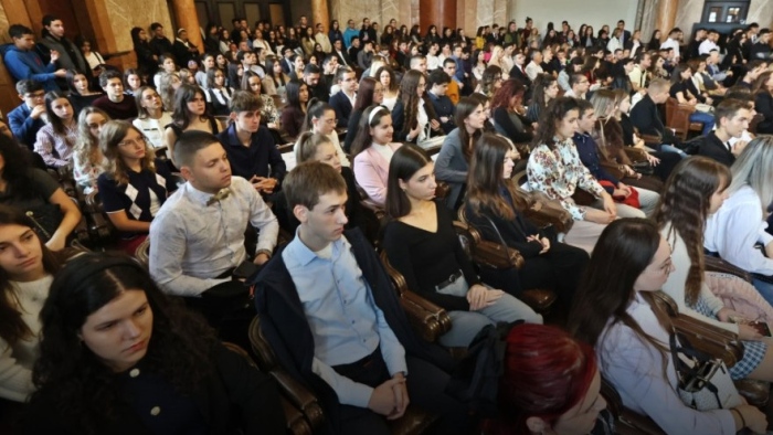 Близо 40% от отличниците у нас избират да учат в Софийския университет