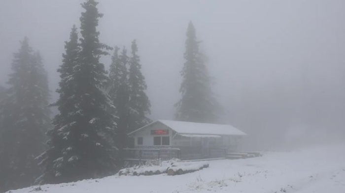 Оранжев код в 20 области - валежи от дъжд и мокър сняг ще заливат страната утре