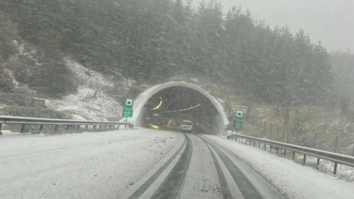 Сняг блокира магистрала "Хемус"