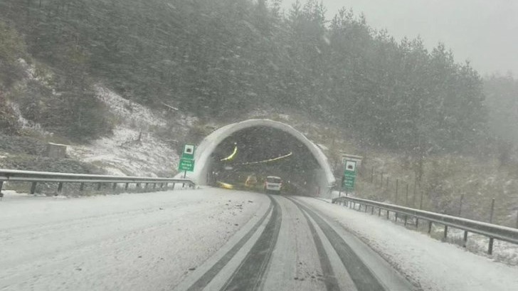 Сняг блокира магистрала "Хемус"