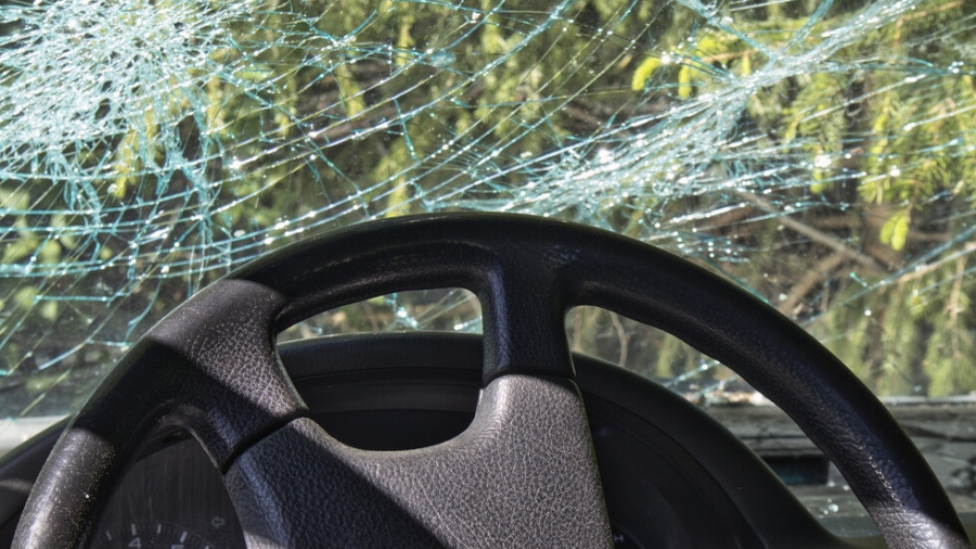 Два тира се удариха на "Хаинбоаз", проходът е временно затворен