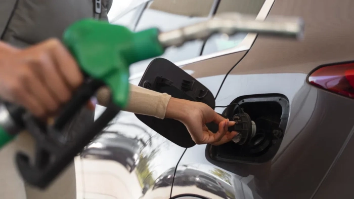 Влизането на еврото няма да вдигне цените на горивата