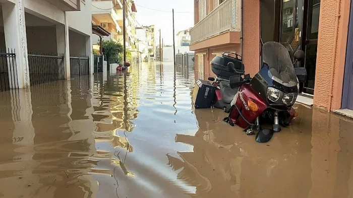 В Гърция е страшно, няколко области са под вода
