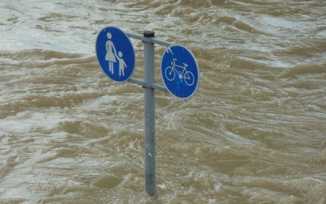 Циклонът „Барбара“ отнесе автомобили и наводни къщи в Югоизточна Румъния