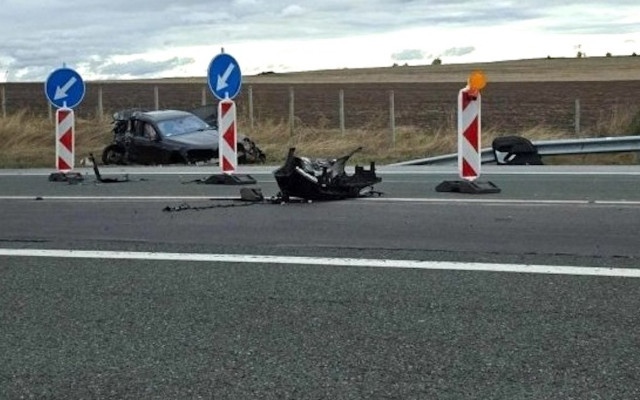 Бивш депутат оцеля по чудо, след като ТИР размаза колата му на АМ "Тракия"