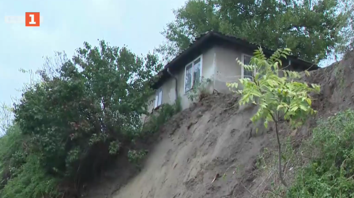 Трета къща се е срутила при свлачищата в Свищов