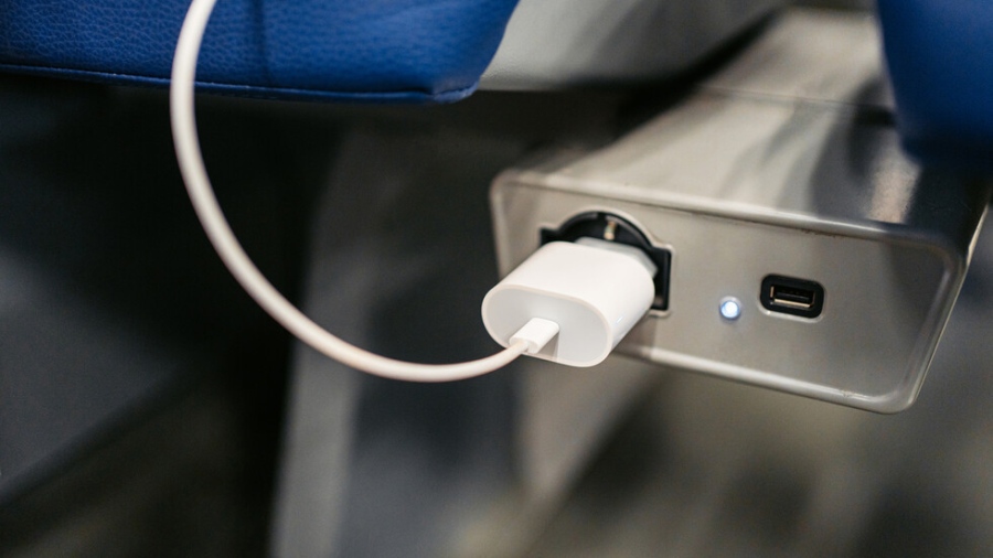 Изграждат 35 електрозарядни станции в жп гарите на областните градове