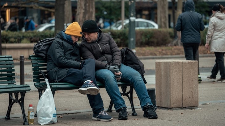 Над 200 000 българи живеят невидими за държавата