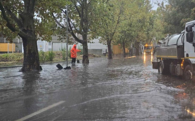 Бедствията продължават: Евакуират хора в Русенско, Янтра заля храм в Търново