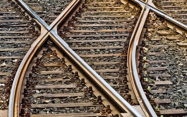 Влак прегази железничар на гара Мездра