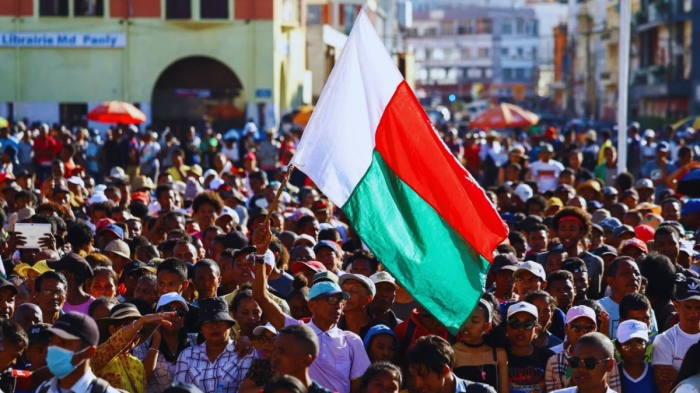 След Непал и Бангладеш: Президентът на Мадагаскар избяга, след като поколението Z свали правителството