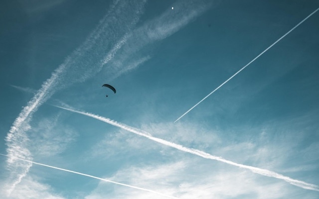 Военнослужещ от Специалните сили пострада тежко при парашутни скокове