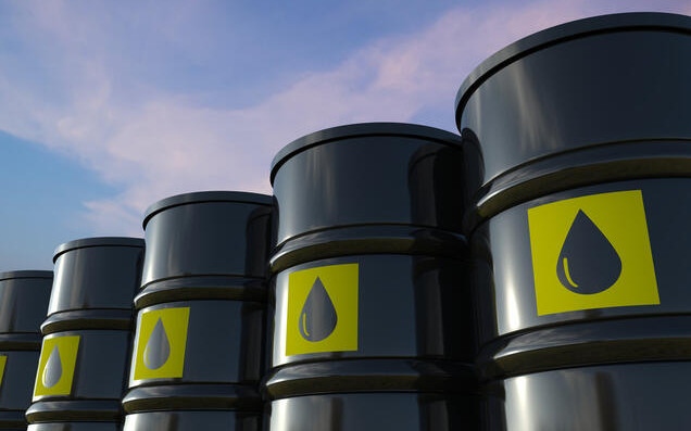 Петролът поскъпна с близо 4% след наложените от САЩ санкции на "Роснефт" и "Лукойл"