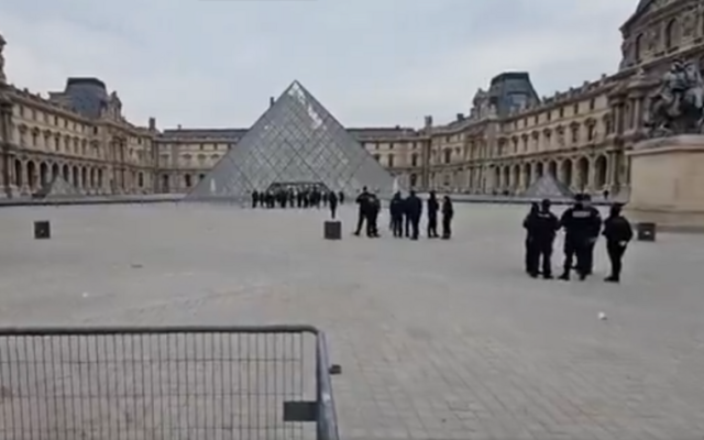 Ново ВИДЕО показва бягството на крадците от Лувъра със скъпоценностите за милиони