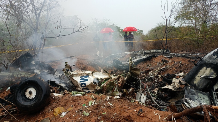 Самолет с 12 чуждестранни туристи на борда се разби в Кения