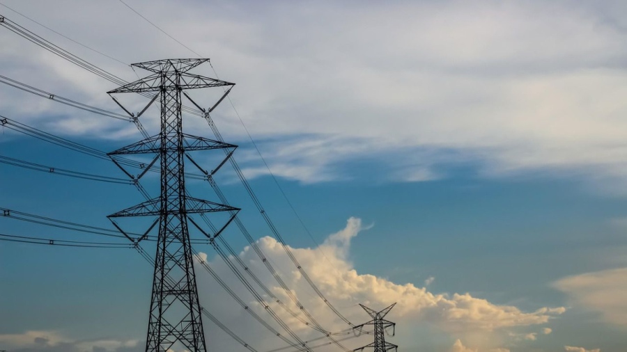 Токът за бизнеса поевтинява с почти 38% утре