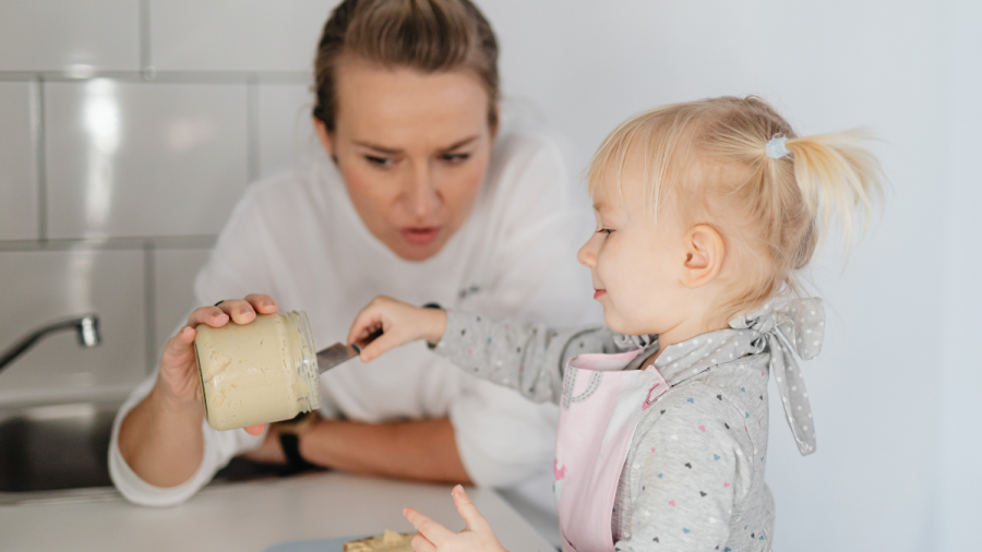 Майките ще получават 675 лева, ако се върнат на работа през втората година