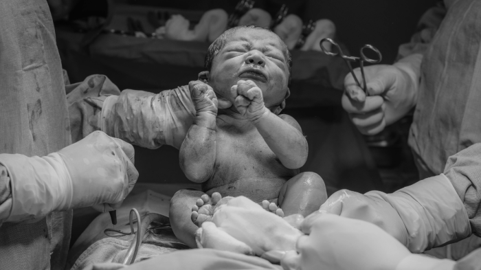 Нараства средната възраст за първо дете, но има и родилки на 13 г.