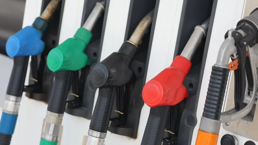 България има резервен бензин за 35 дни, дизелът ще стигне за 50