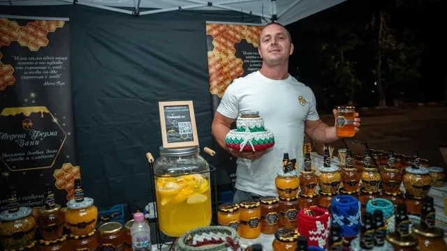 "Исках да направя добро, но нямах идея как": Здравко, който дари 1 тон мед на хора в нужда