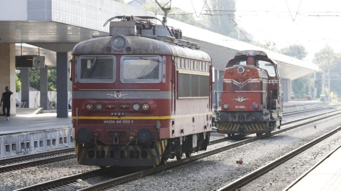 Държавата инвестира 1 милиард лева в жп проекти през 2026 година